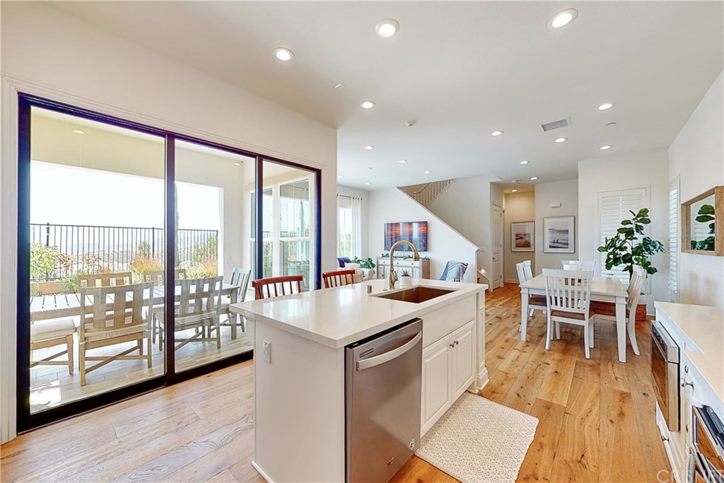 20706 Beech Circle Porter Ranch, CA 91326 - Photo 6 of 55 Gallery Image 6