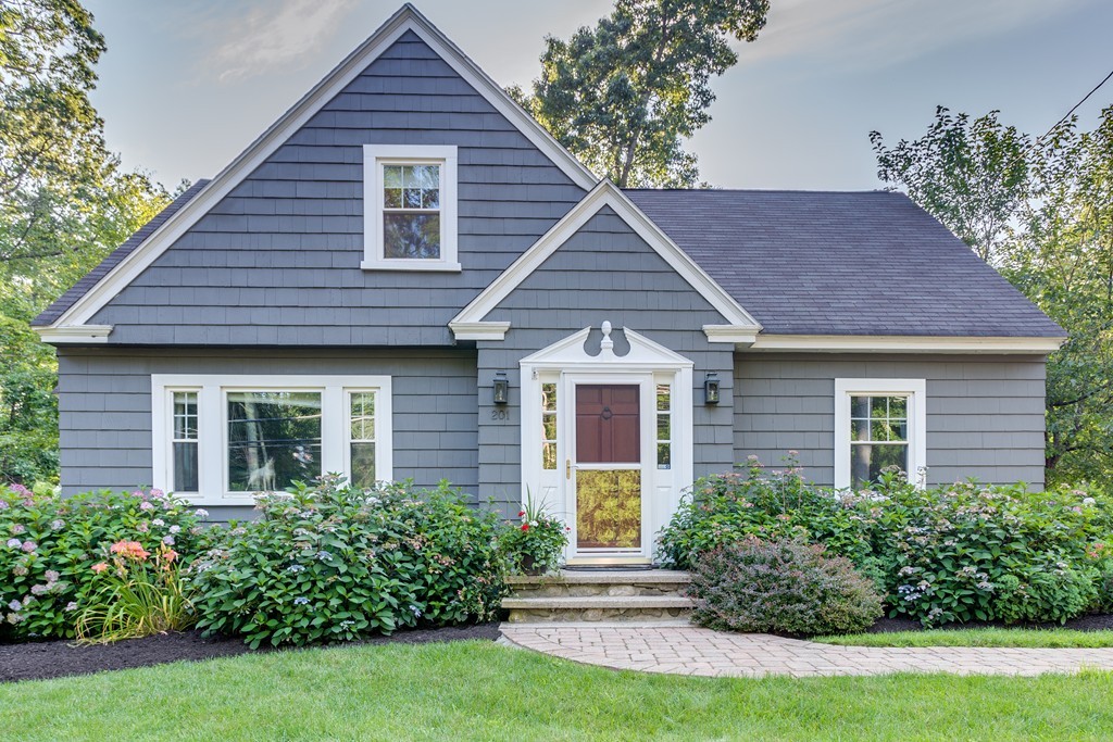 201 River Road Andover, MA 01810 - Photo 2 of 30 Gallery Image 2