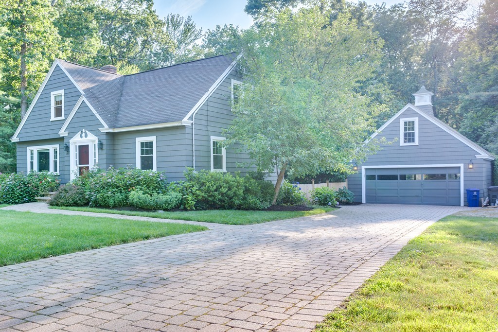 201 River Road Andover, MA 01810 - Photo 4 of 30 Gallery Image 4