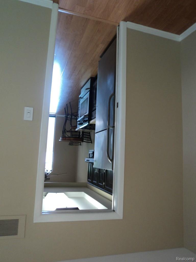 615 Oakbrook West, Unit 206 Rochester, MI 48307 - Photo 6 of 13 DSC00380.jpg