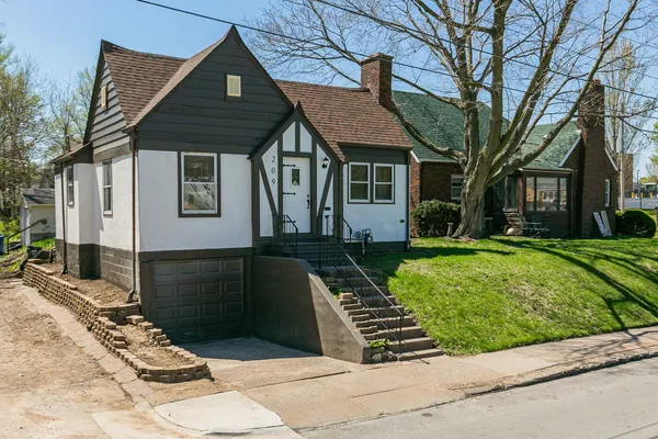 $119,900 | 209 East Pleasant Street, Davenport, IA 52803