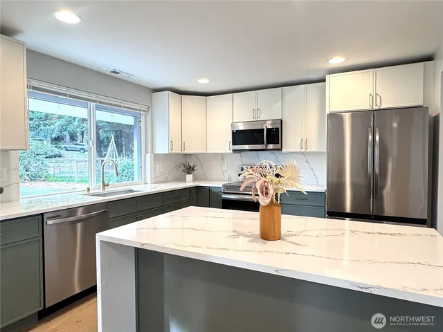 $4,300 | 316 Northeast 191st Street, Shoreline, WA 98155