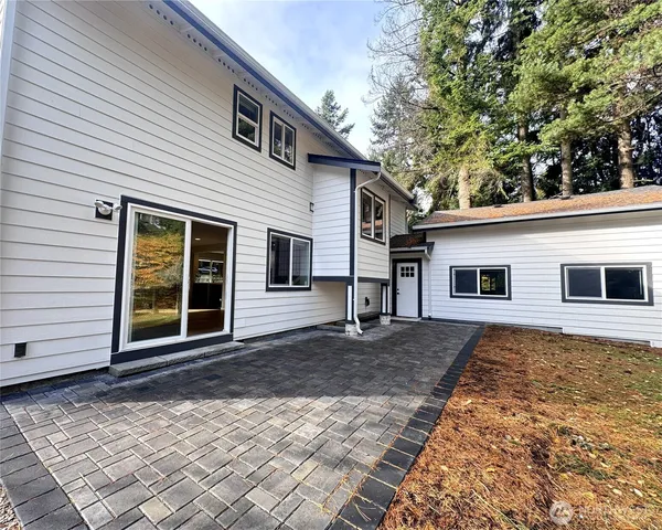 $4,300 | 316 Northeast 191st Street, Shoreline, WA 98155