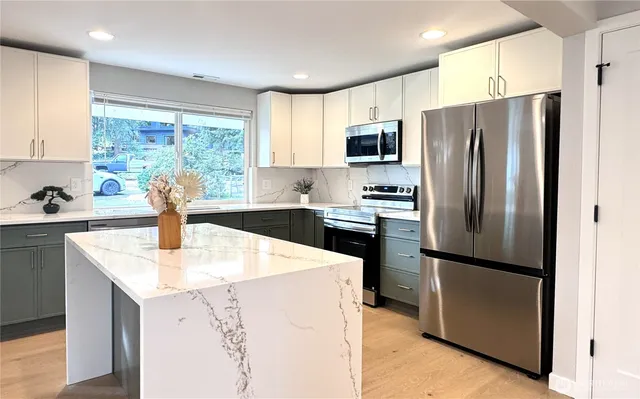 $4,300 | 316 Northeast 191st Street, Shoreline, WA 98155