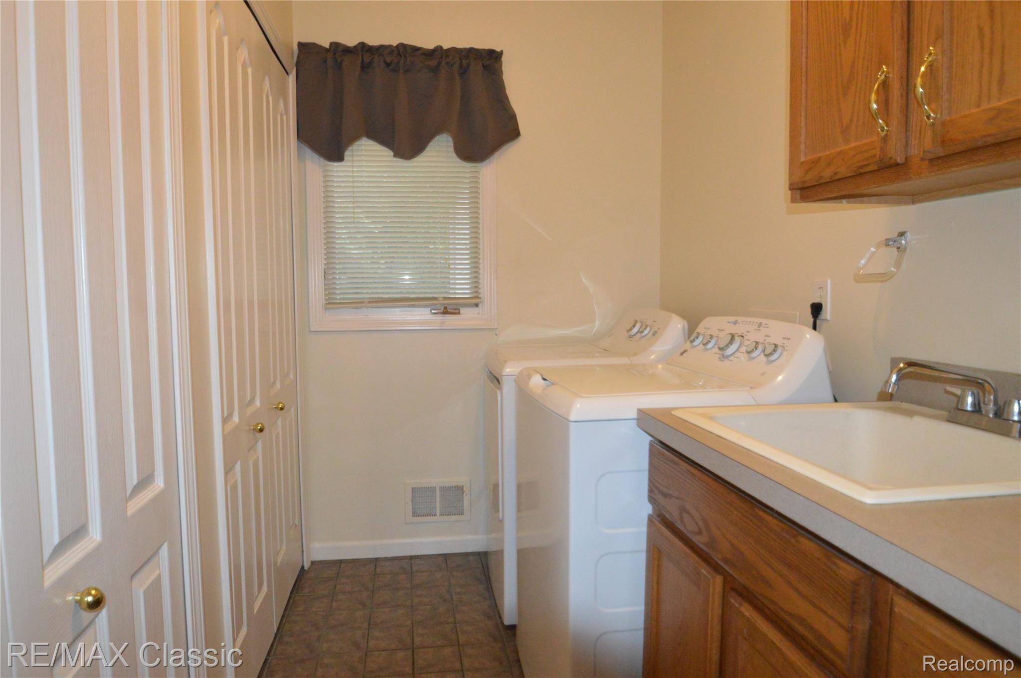 48255 Hanford Road Canton, MI 48187 - Photo 40 of 54 DSC_0087.JPG