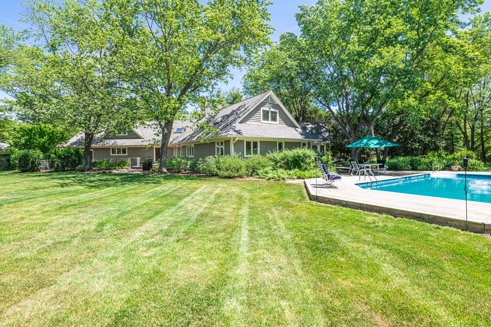 27149 West Cuba Road Barrington, IL 60010 - Photo 47 of 68 a front view of a house with garden