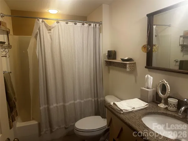 $1,900 | 300 Creekside Way, Unit B101, Burnsville, NC 28714