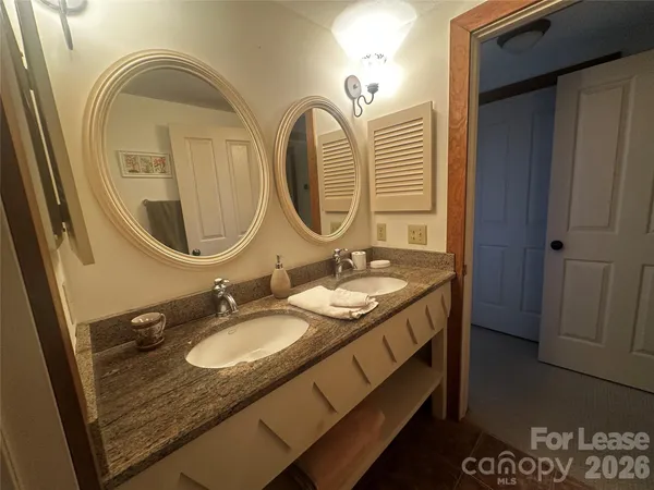 $1,900 | 300 Creekside Way, Unit B101, Burnsville, NC 28714