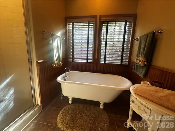$1,900 | 300 Creekside Way, Unit B101, Burnsville, NC 28714