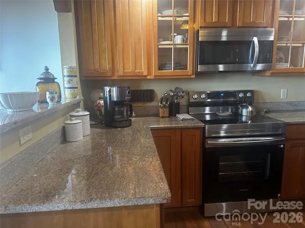 $1,900 | 300 Creekside Way, Unit B101, Burnsville, NC 28714