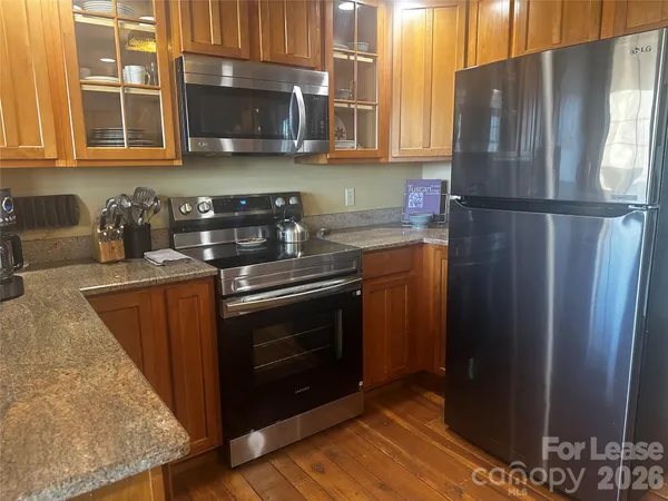 $1,900 | 300 Creekside Way, Unit B101, Burnsville, NC 28714