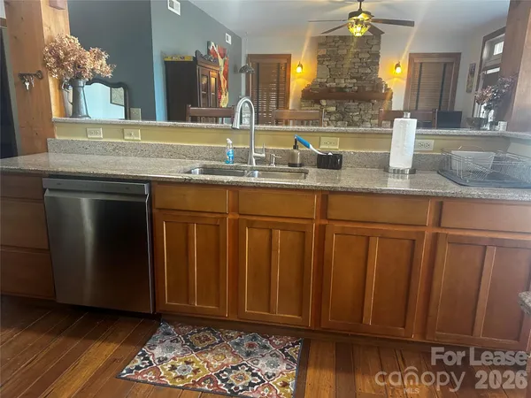 $1,900 | 300 Creekside Way, Unit B101, Burnsville, NC 28714