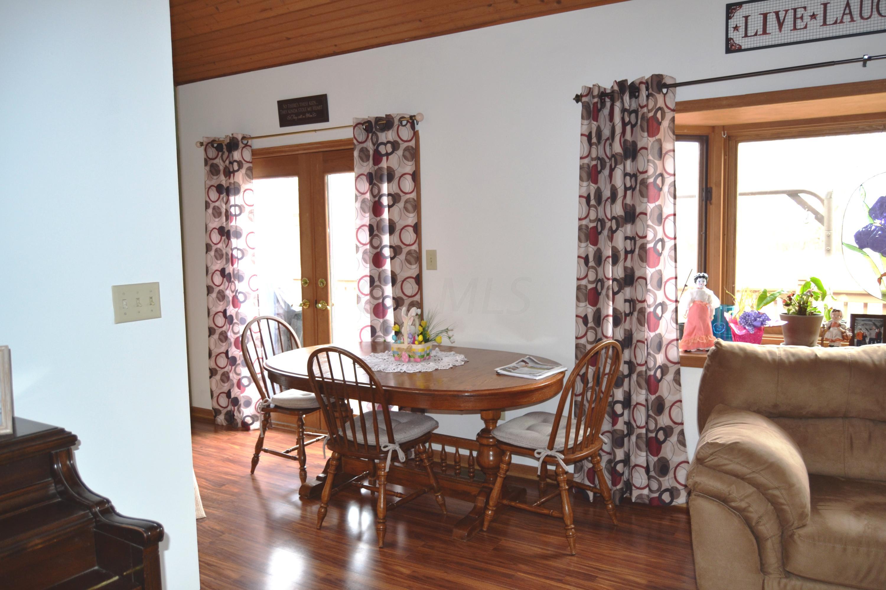9000 Welsh Road Radnor, OH 43066 - Photo 11 of 28 The dinette eating area offers a bay window.