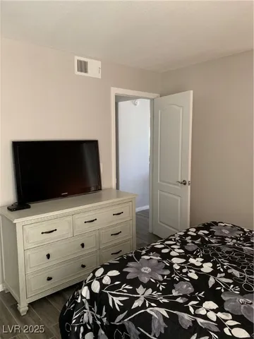 $2,100 | 3145 East Flamingo Road, Unit 1051, Las Vegas, NV 89121