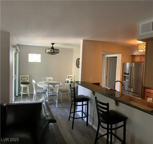 $2,100 | 3145 East Flamingo Road, Unit 1051, Las Vegas, NV 89121