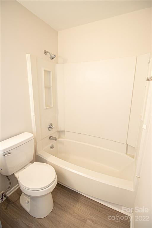 11039 Cedar View Road Charlotte, NC 28226 - Photo 17 of 24 a bathroom with a toilet and a bathtub