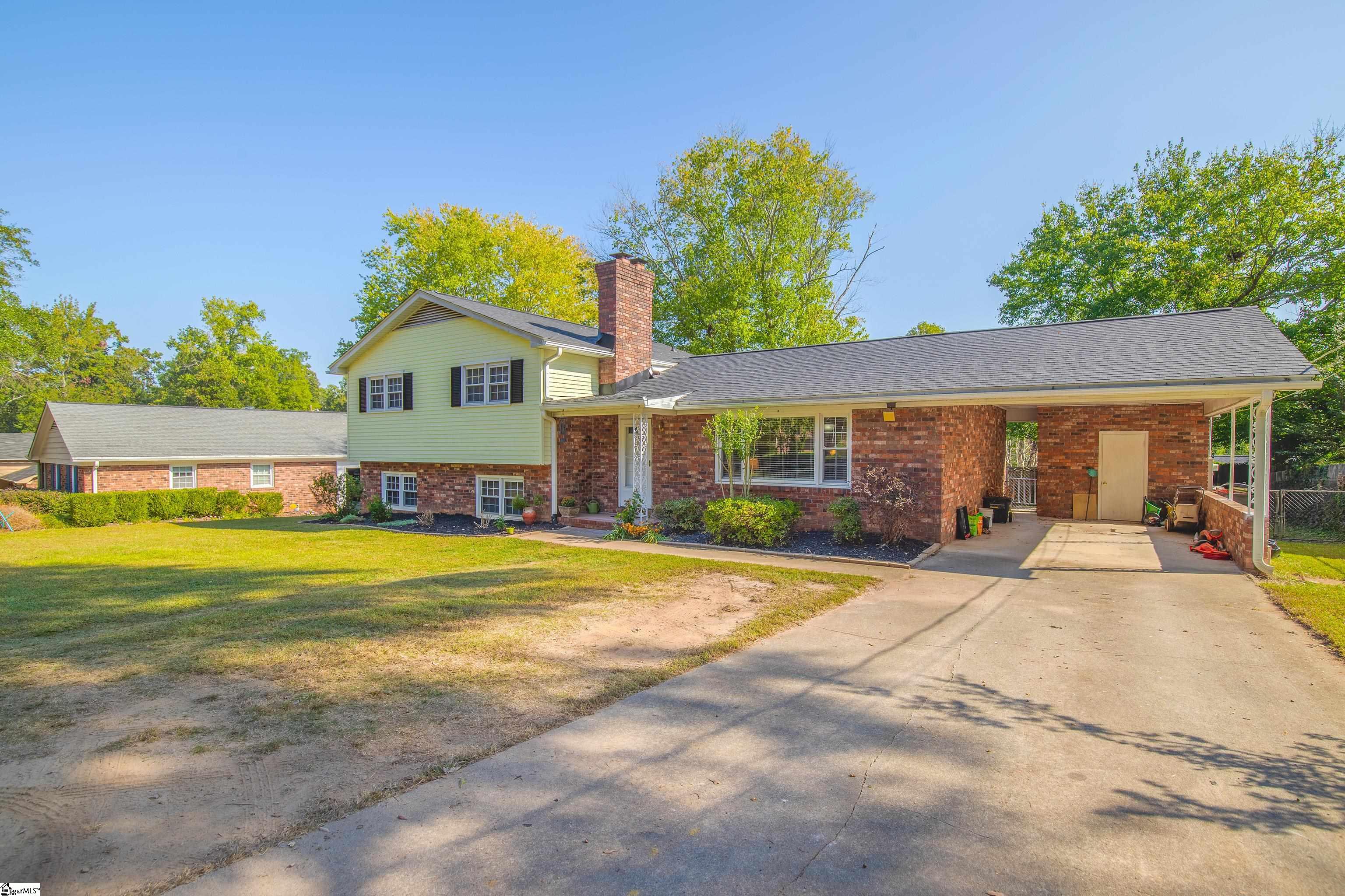 721 Richbourg Road Greenville, SC 29615 - Photo 3 of 36 Gallery Image 3