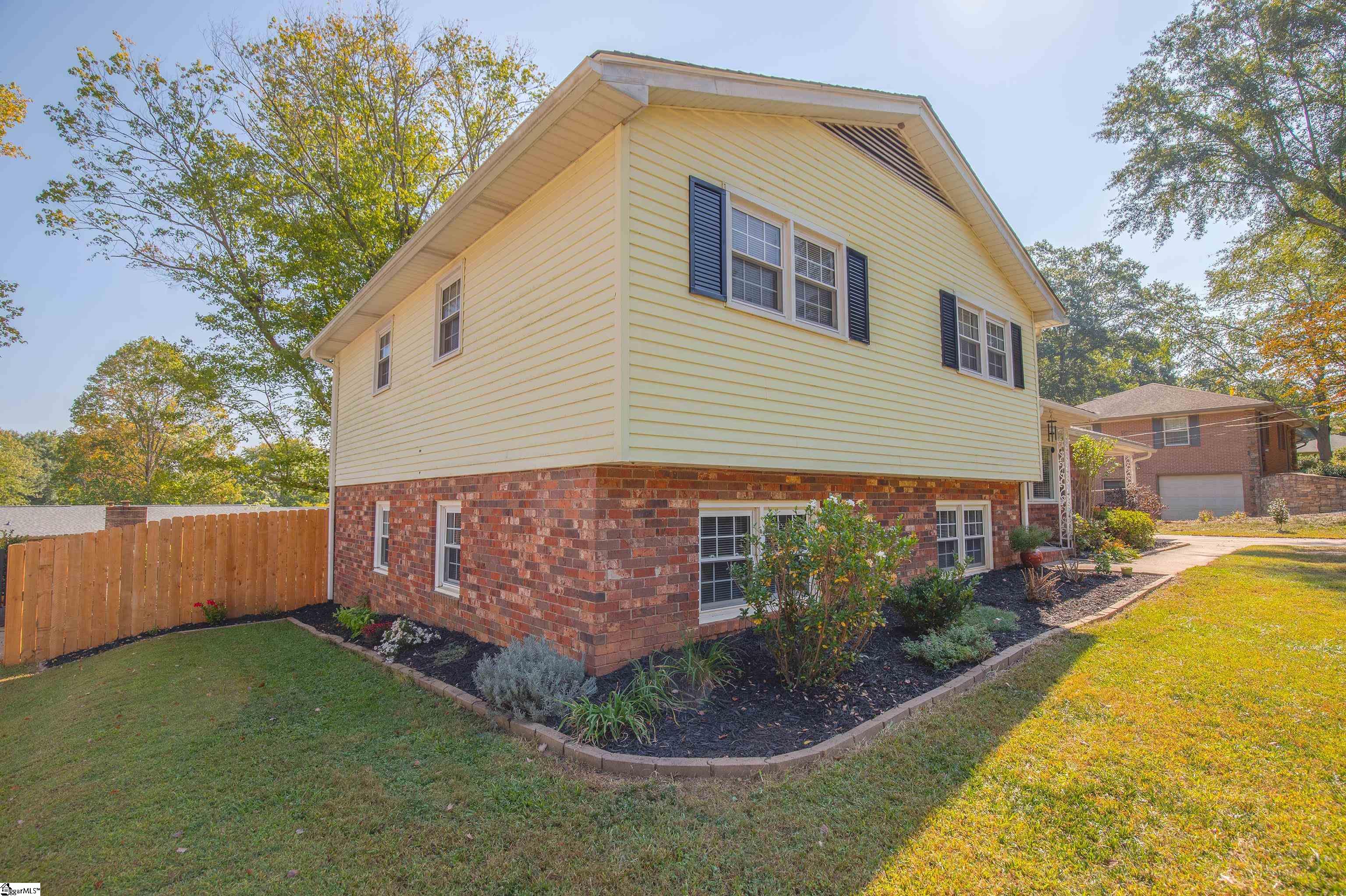 721 Richbourg Road Greenville, SC 29615 - Photo 4 of 36 Gallery Image 4
