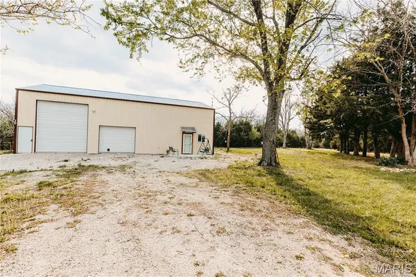 $400,000 | 19219 Highway 133, Dixon, MO 65459