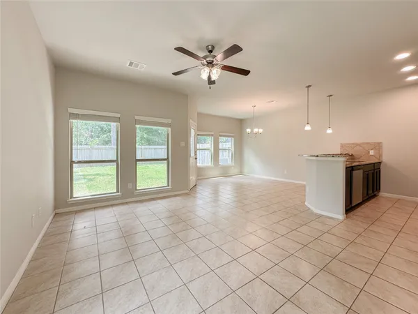 $2,000 | 105 Camelot Pl Court, Conroe, TX 77304