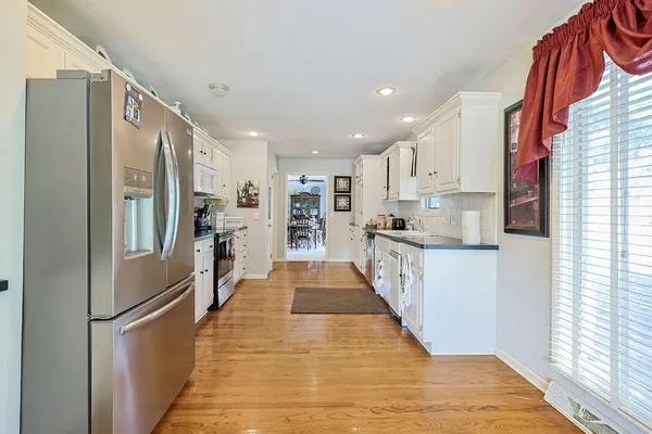 $289,900 | 19947 Walden Oaks, Country Club, MO 64505