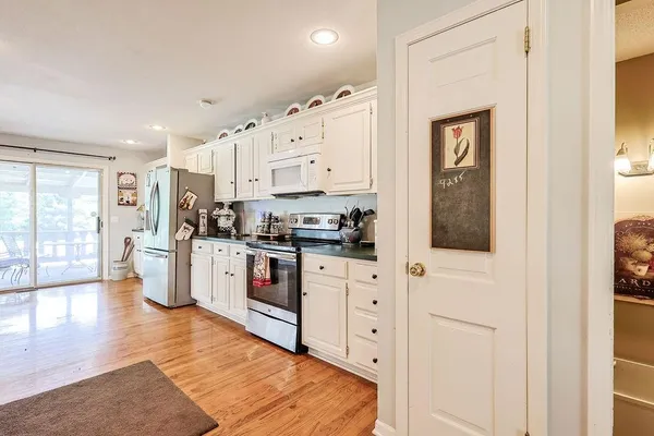 $289,900 | 19947 Walden Oaks, Country Club, MO 64505