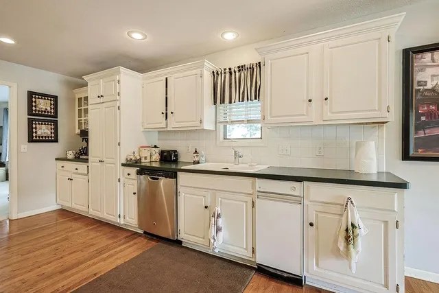 $289,900 | 19947 Walden Oaks, Country Club, MO 64505