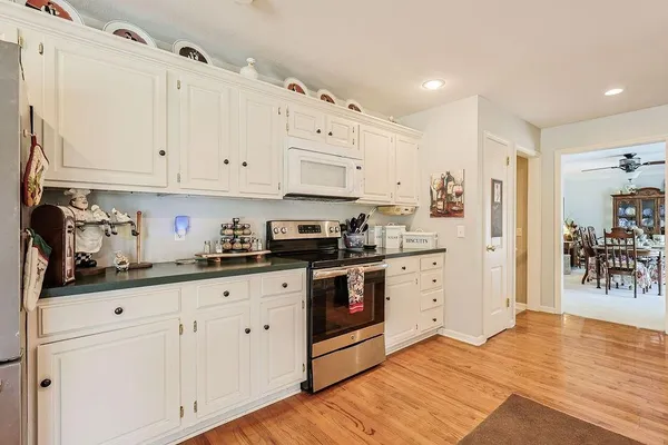 $289,900 | 19947 Walden Oaks, Country Club, MO 64505