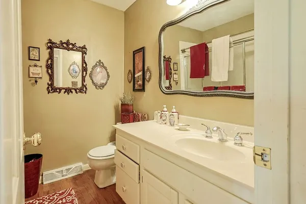 $289,900 | 19947 Walden Oaks, Country Club, MO 64505