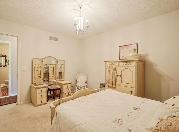 $289,900 | 19947 Walden Oaks, Country Club, MO 64505