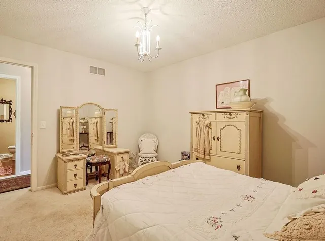 $289,900 | 19947 Walden Oaks, Country Club, MO 64505