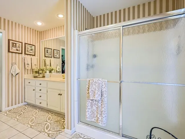 $289,900 | 19947 Walden Oaks, Country Club, MO 64505