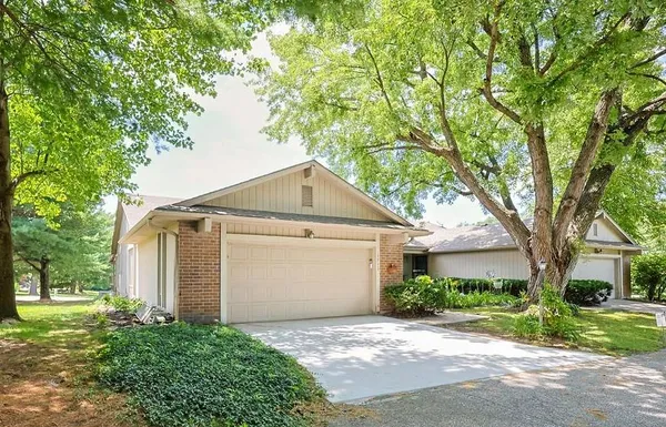 $289,900 | 19947 Walden Oaks, Country Club, MO 64505