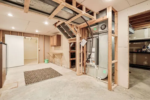 $289,900 | 19947 Walden Oaks, Country Club, MO 64505