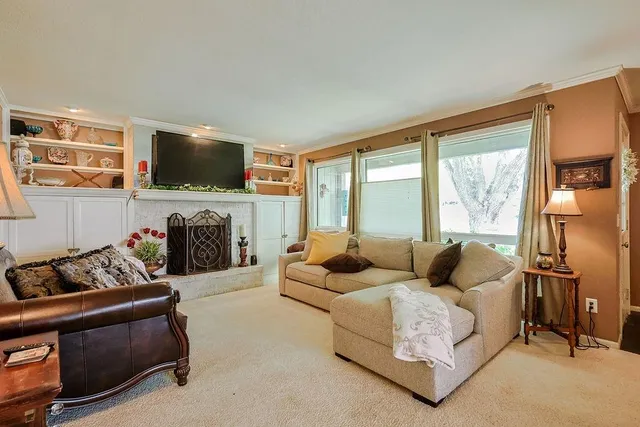 $289,900 | 19947 Walden Oaks, Country Club, MO 64505