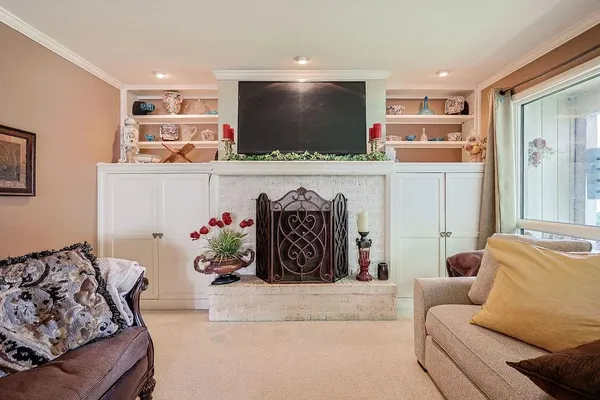 $289,900 | 19947 Walden Oaks, Country Club, MO 64505