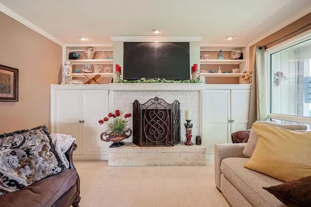 $289,900 | 19947 Walden Oaks, Country Club, MO 64505