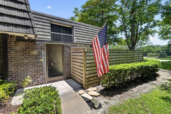 $375,000 | 527 5th Terrace, Palm Beach Gardens, FL 33418