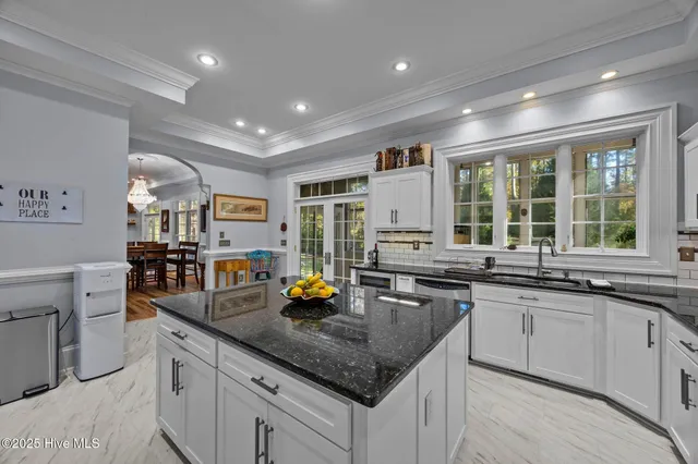 $879,000 | 11 Bullens Creek Drive, New Bern, NC 28562