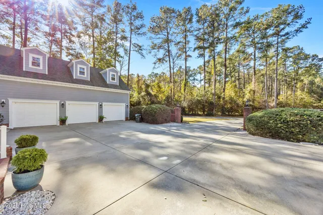 $879,000 | 11 Bullens Creek Drive, New Bern, NC 28562