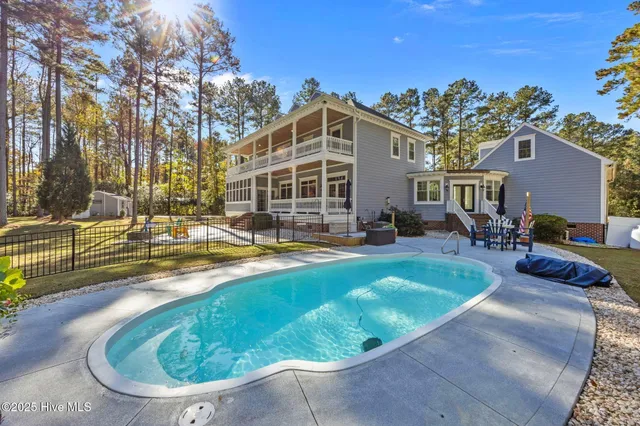 $879,000 | 11 Bullens Creek Drive, New Bern, NC 28562