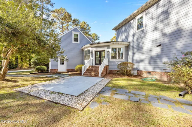 $879,000 | 11 Bullens Creek Drive, New Bern, NC 28562