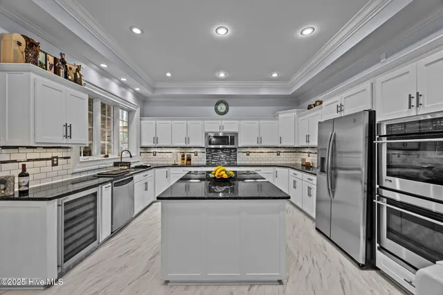 $879,000 | 11 Bullens Creek Drive, New Bern, NC 28562