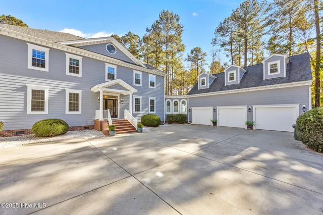 $879,000 | 11 Bullens Creek Drive, New Bern, NC 28562