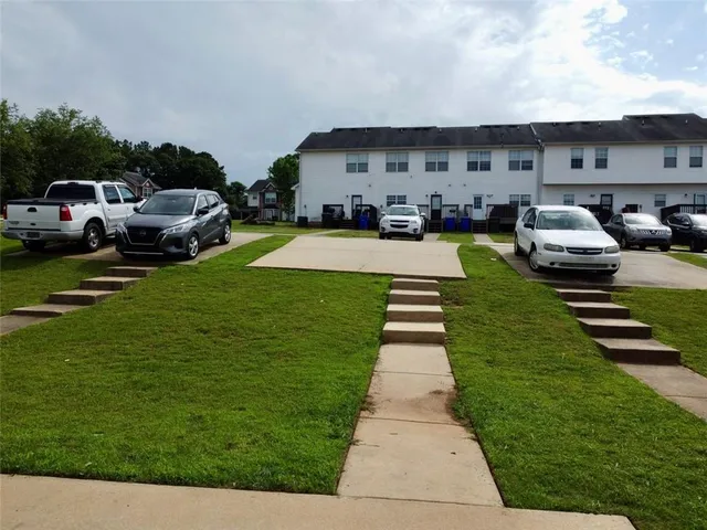 $1,800 | 130 Hawkeye Lane Northwest, Conyers, GA 30012