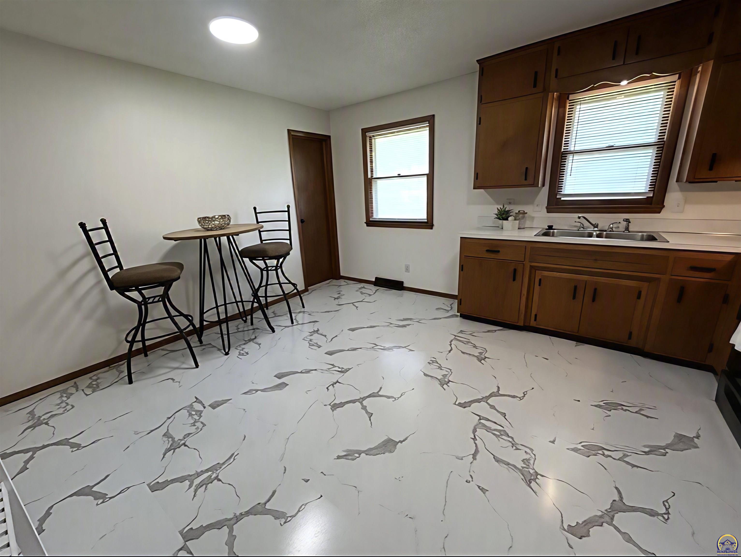 4209 Southwest 34th Street Topeka, KS 66614 - Photo 9 of 21
