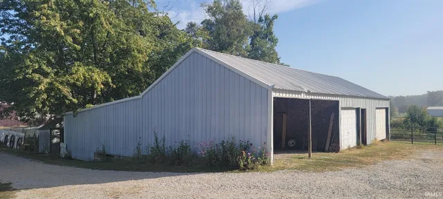$425,000 | 2568 East County Road 425 South, Sullivan, IN 47882