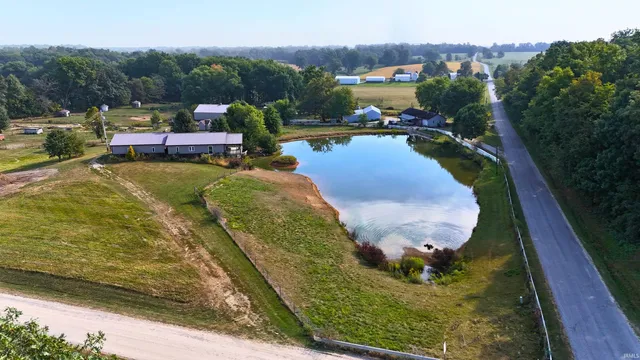 $425,000 | 2568 East County Road 425 South, Sullivan, IN 47882