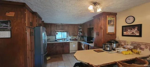 $425,000 | 2568 East County Road 425 South, Sullivan, IN 47882