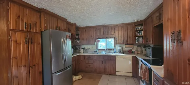 $425,000 | 2568 East County Road 425 South, Sullivan, IN 47882